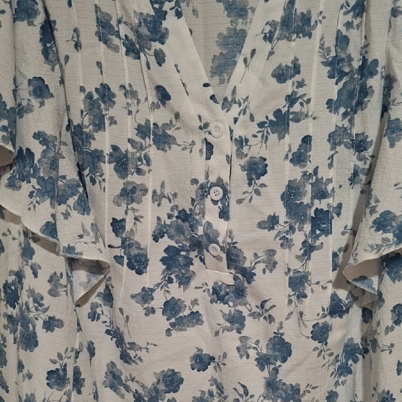BloomChic Women's Blue and White Floral Blouse Size 14-16 - Picture 4 of 9